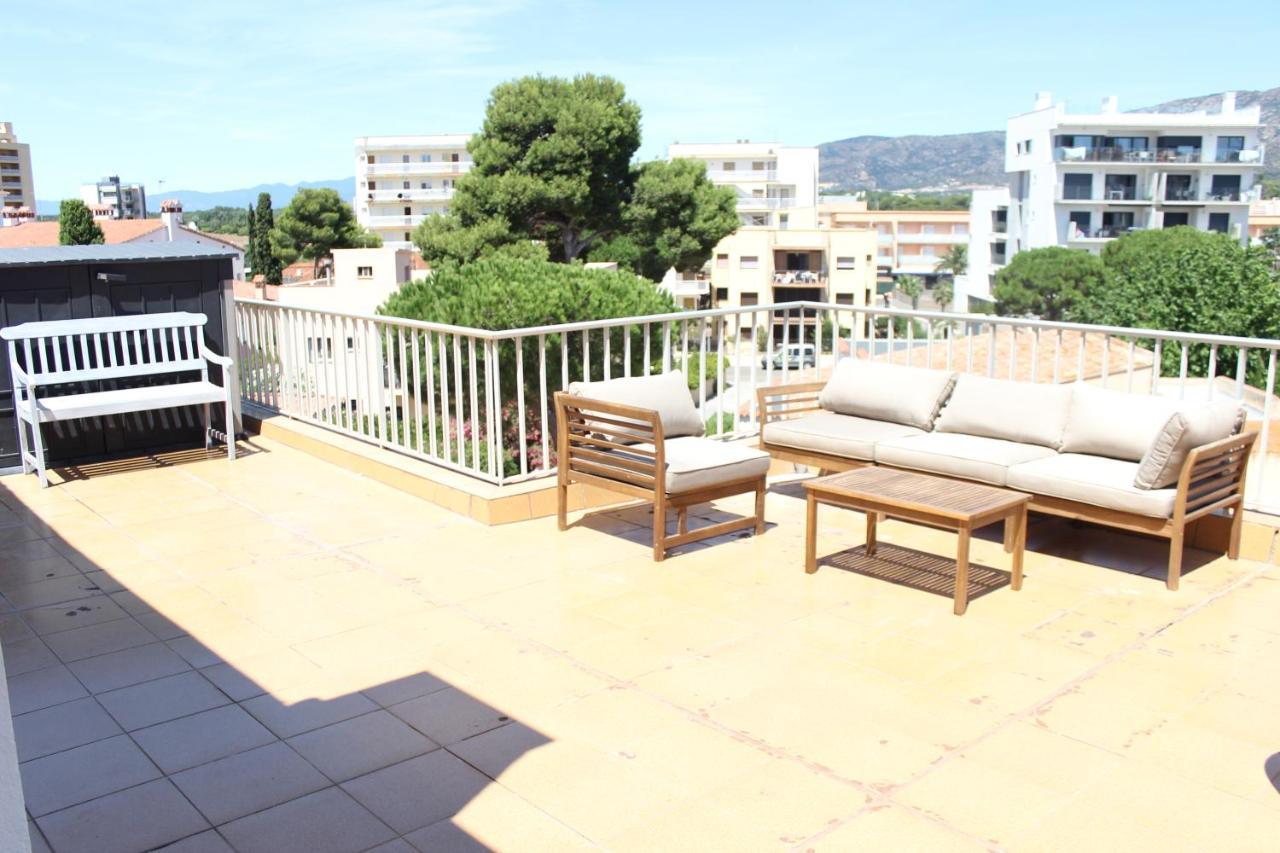Beautiful Loft, Huge Sunny Terrace, View Over The Beach And Sea Росес Екстер'єр фото