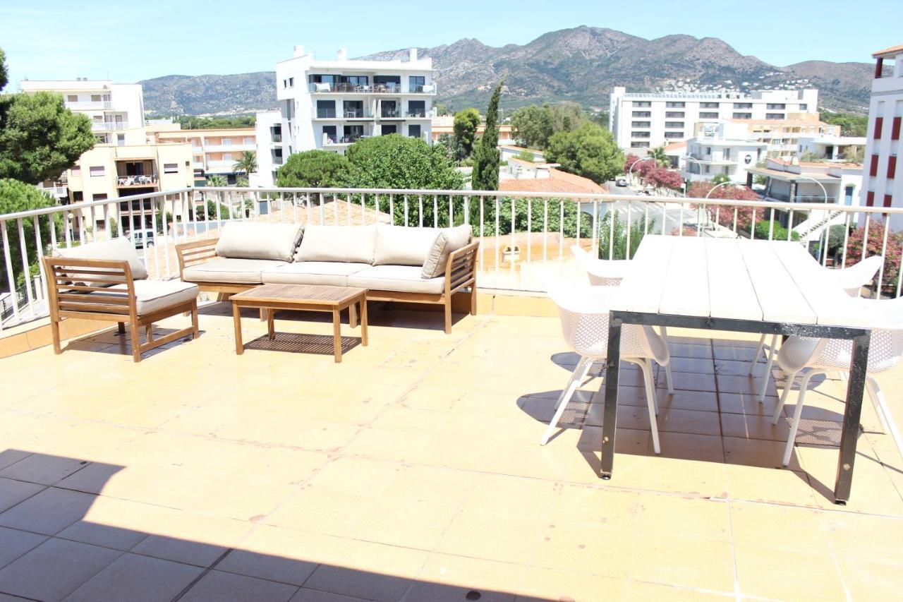Beautiful Loft, Huge Sunny Terrace, View Over The Beach And Sea Росес Екстер'єр фото