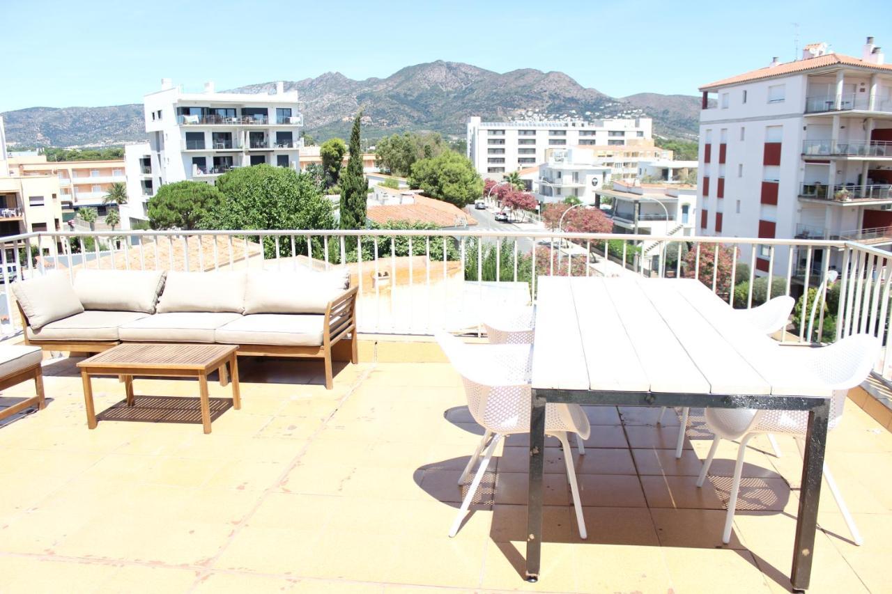 Beautiful Loft, Huge Sunny Terrace, View Over The Beach And Sea Росес Екстер'єр фото