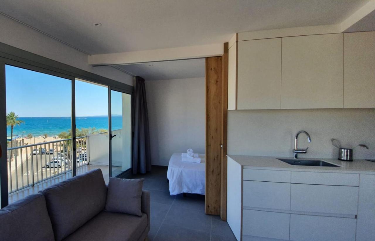 Beautiful Loft, Huge Sunny Terrace, View Over The Beach And Sea Росес Екстер'єр фото