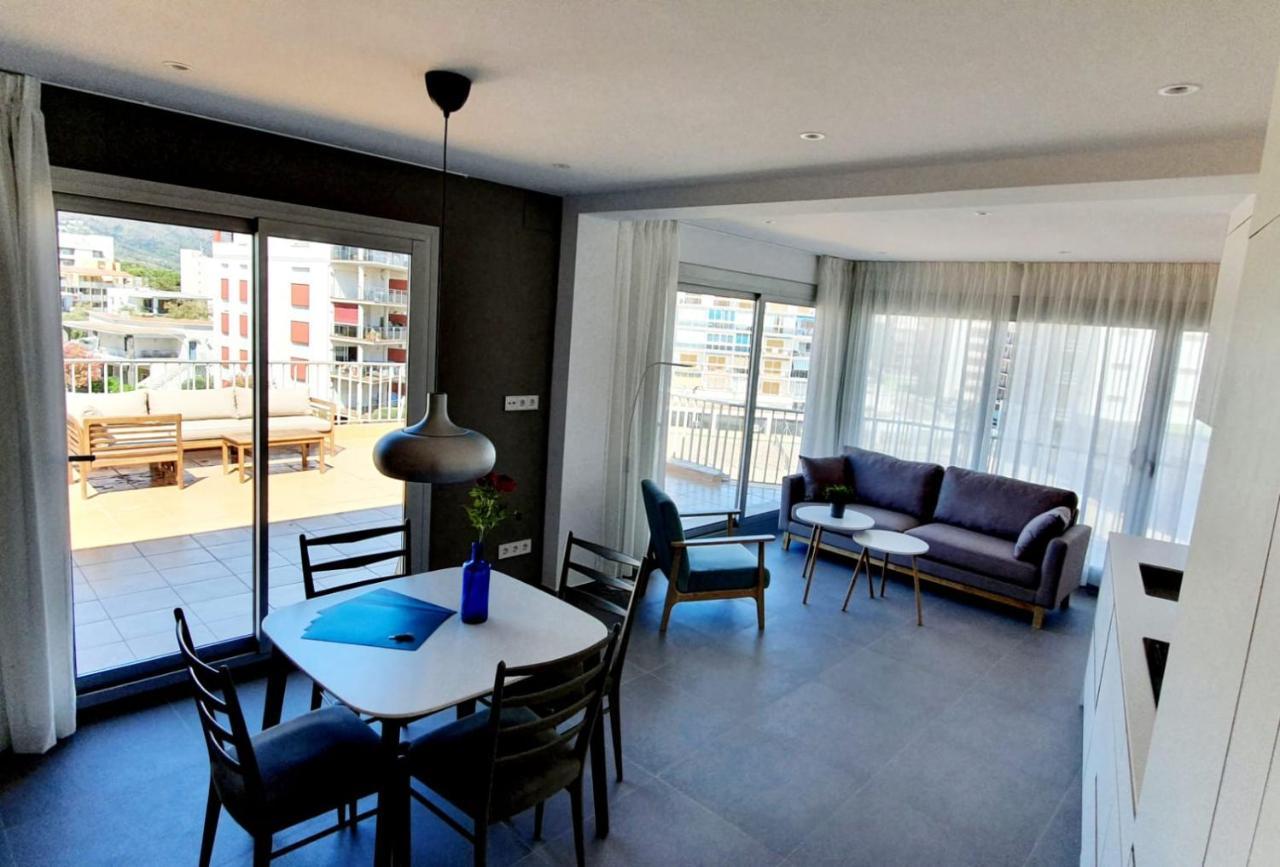 Beautiful Loft, Huge Sunny Terrace, View Over The Beach And Sea Росес Екстер'єр фото